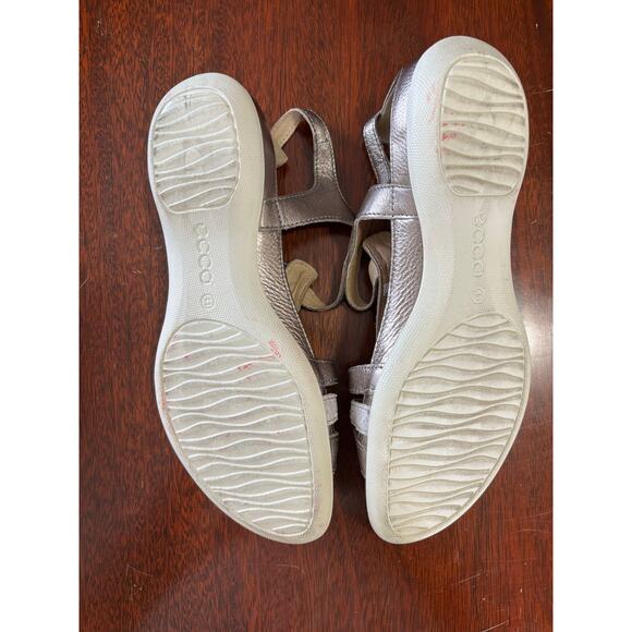 Ecco Flash T-Strap Sandal 10/10.5 EU 41 Metallic Leather Lightweight Comfort - Picture 6 of 10
